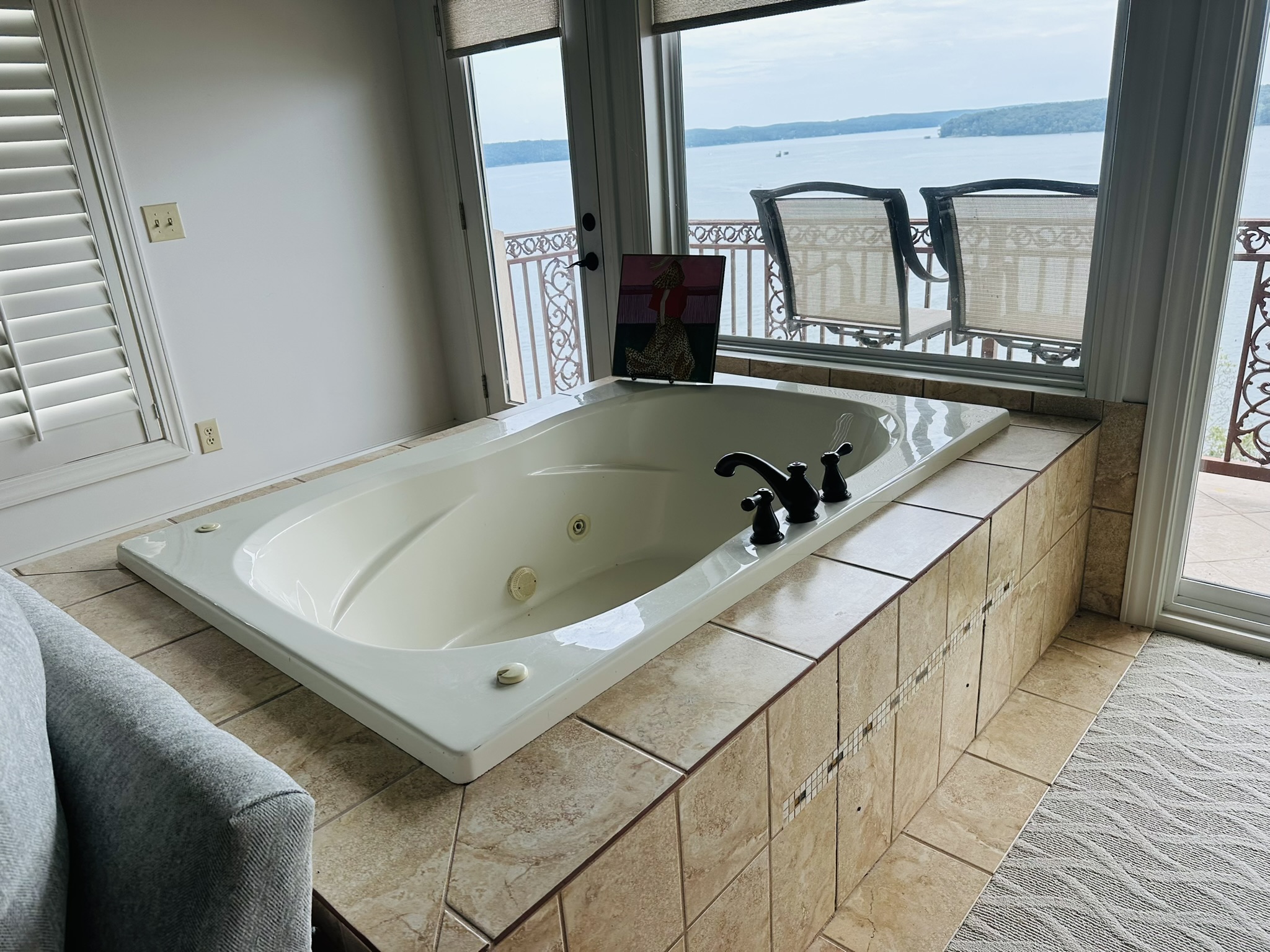 WATERFRONT POOL HOME 5 BEDS 7 BATHROOMS photo 13