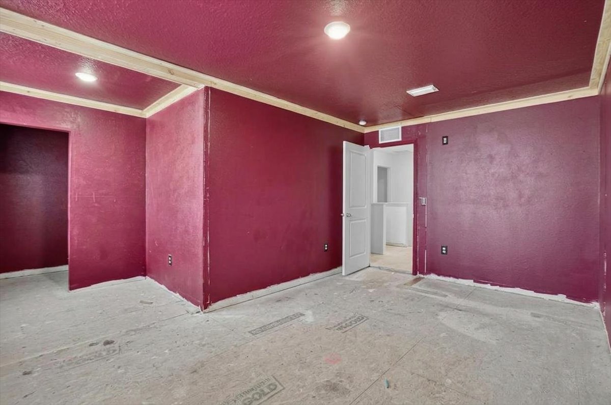4/2.5 HOME UNDER CONTRACT BEFORE HITTING THE MARKET! photo 5