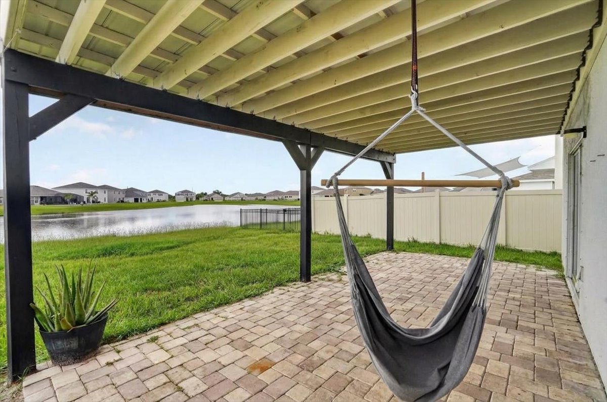 4/2.5 HOME UNDER CONTRACT BEFORE HITTING THE MARKET! photo 10