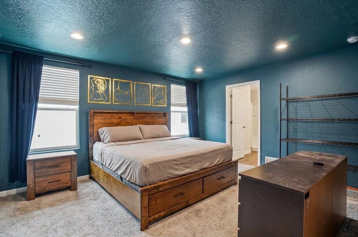 4/2.5 HOME UNDER CONTRACT BEFORE HITTING THE MARKET! photo 13