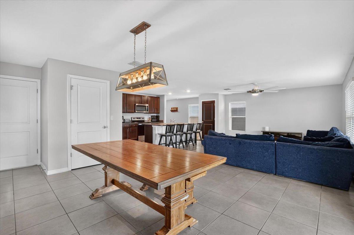 4/2.5 HOME UNDER CONTRACT BEFORE HITTING THE MARKET! photo 2