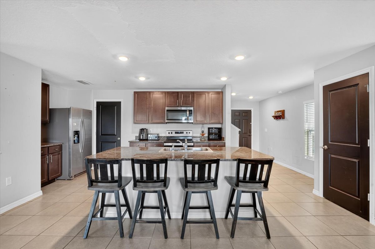 4/2.5 HOME UNDER CONTRACT BEFORE HITTING THE MARKET! photo 1